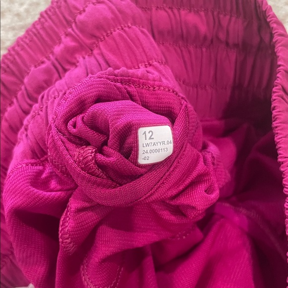 Lululemon - Picture 3 of 5